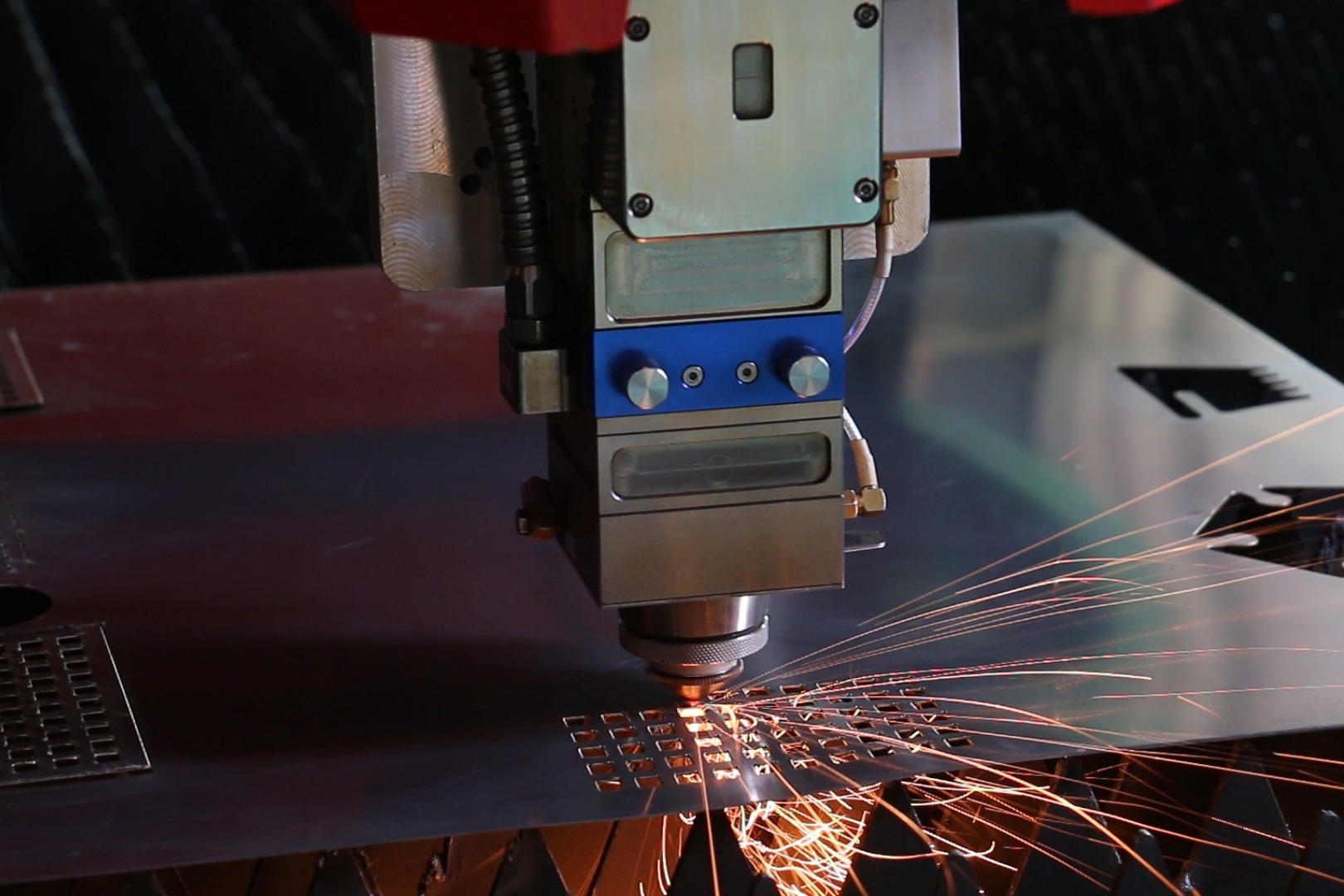 金属光纤激光切割机切割厚度和速度及成本